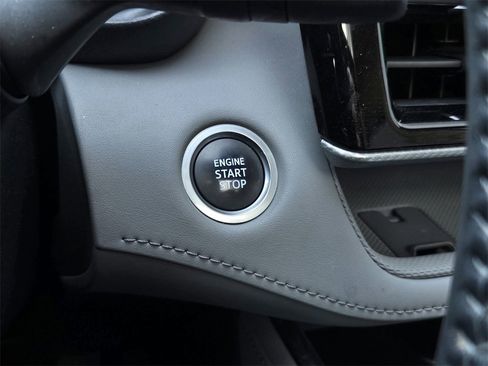 Used 2021 Toyota Highlander Platinum image 25