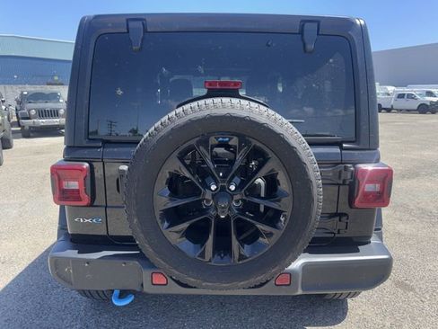 Used 2023 Jeep Wrangler Unlimited Sahara AWD/4WD image 6