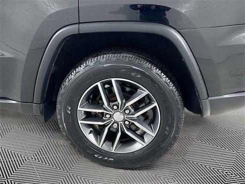 Used 2017 Jeep Grand Cherokee Limited image 22