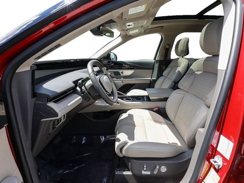Certified 2025 Lincoln Nautilus Reserve AWD/4WD image 12