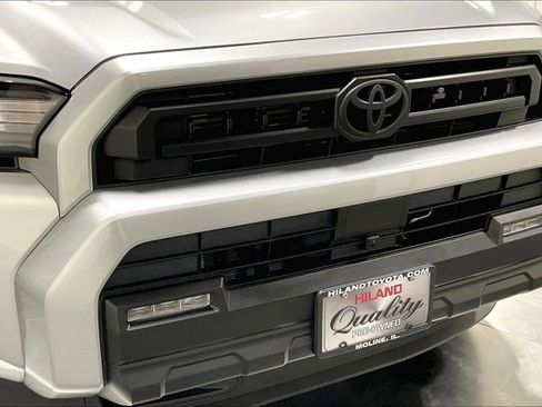 Used 2025 Toyota 4Runner SR5 image 29