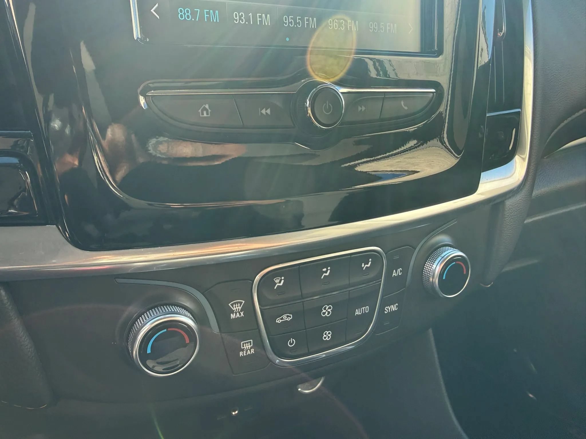 Used 2018 Chevrolet Traverse LT FWD image 22