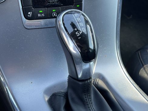 Used 2017 Volvo XC60 T6 Dynamic w/ Preferred Option Package image 17