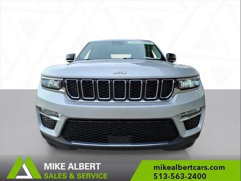 Used 2023 Jeep Grand Cherokee Limited AWD/4WD image 2