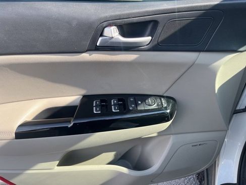 Used 2021 Kia Sportage EX w/ EX Technology Package image 8