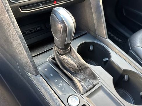 Used 2020 Volkswagen Atlas Cross Sport SE image 13