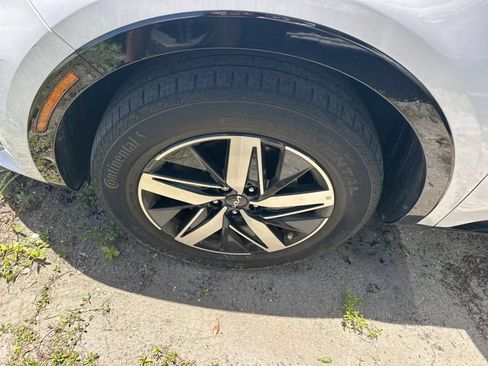 Used 2023 Kia Sorento S FWD image 4