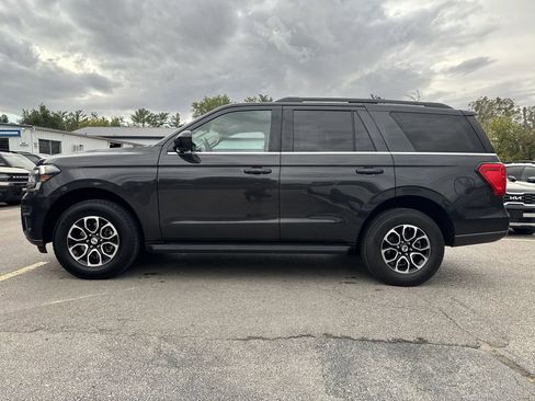 Used 2024 Ford Expedition XLT image 8