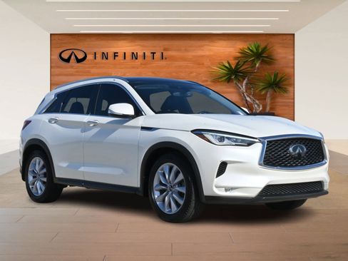 Used 2020 INFINITI QX50 Luxe w/ Navigation Package image 3