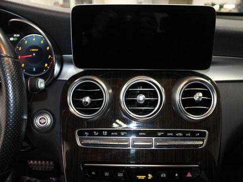 Used 2022 Mercedes-Benz GLC 300 4MATIC image 36