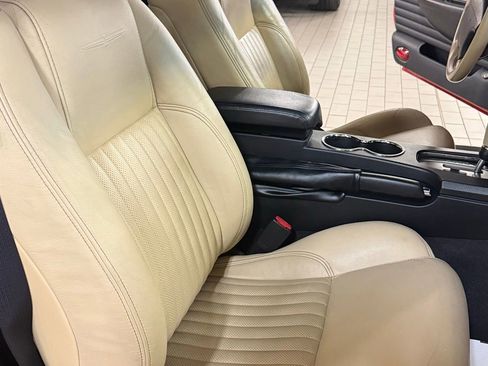 Used 2005 Ford Thunderbird image 17