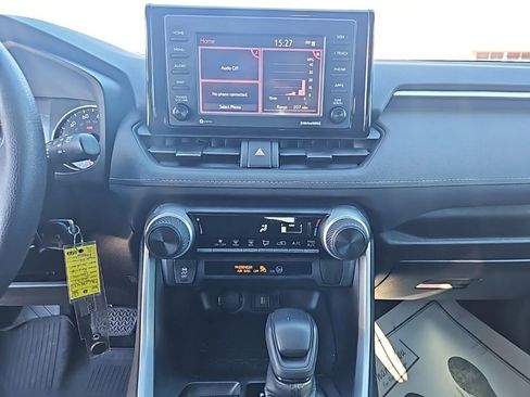Used 2021 Toyota RAV4 LE image 18