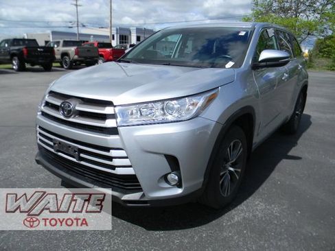 Used 2018 Toyota Highlander Plus AWD/4WD image 5