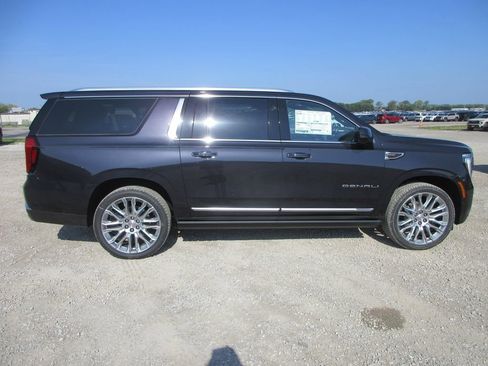 New 2026 GMC Yukon XL Denali image 3