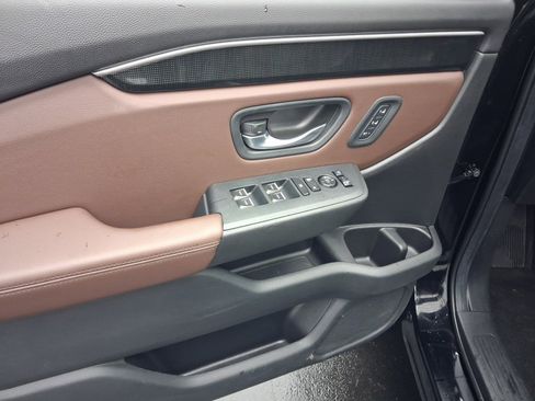 Used 2025 Honda Pilot Elite image 21