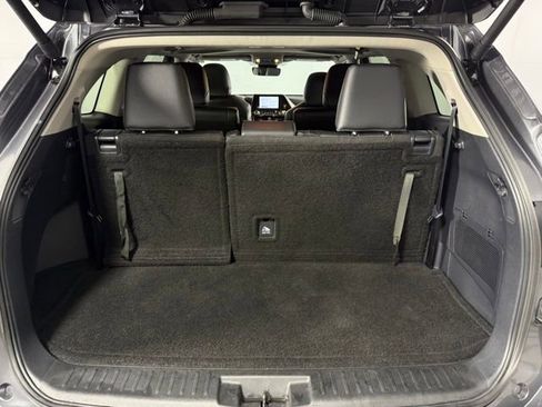 Used 2025 Toyota Highlander XLE image 26