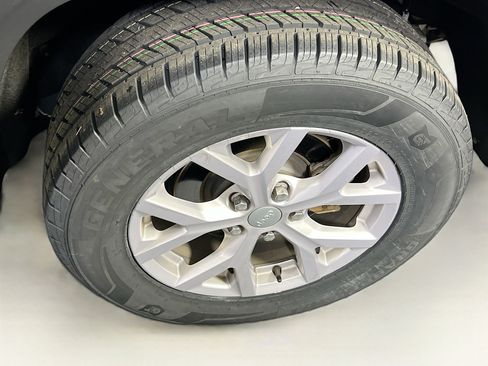 Used 2022 Jeep Grand Cherokee Limited image 30