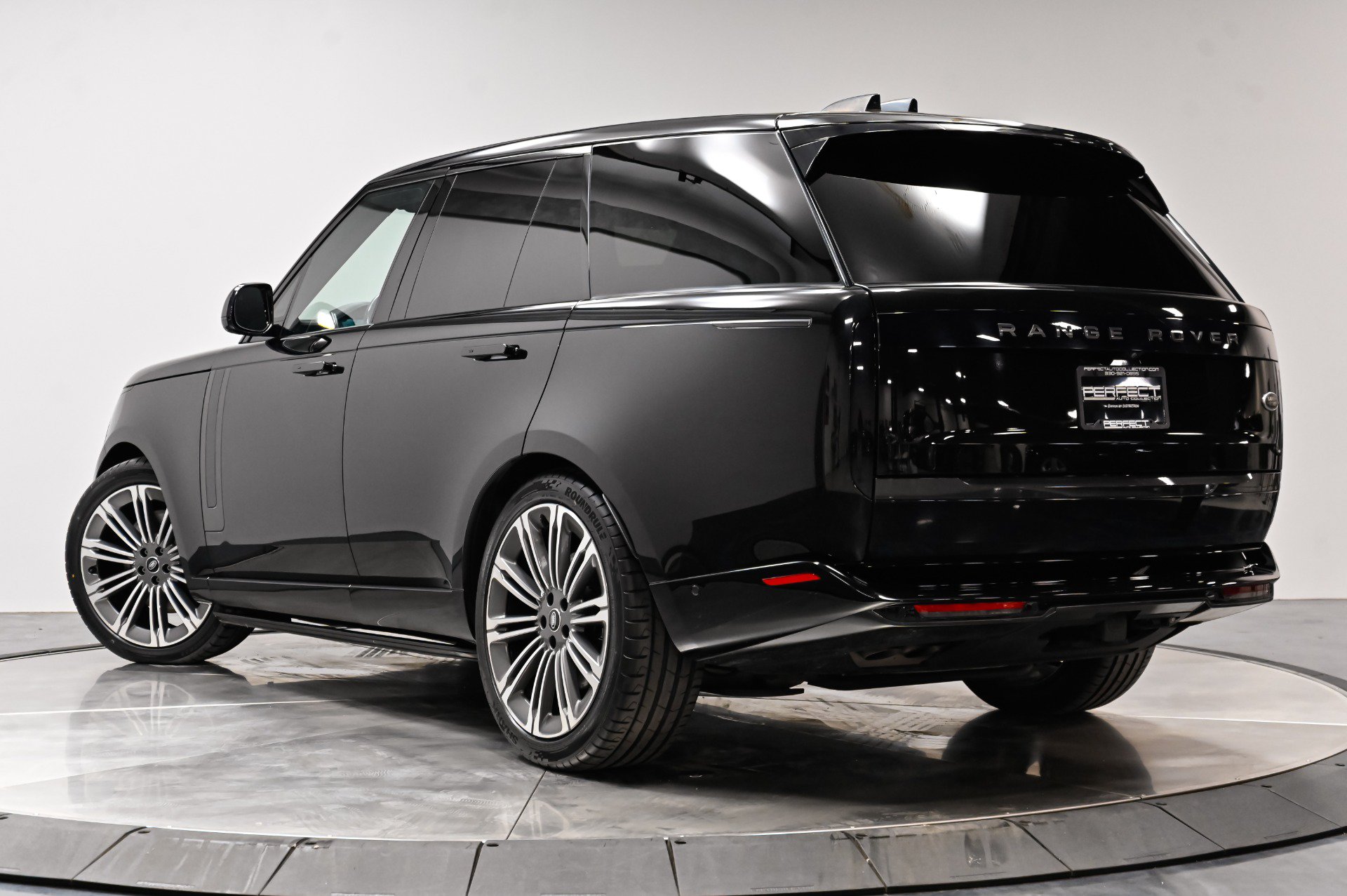 Used 2023 Land Rover Range Rover SE AWD/4WD image 32