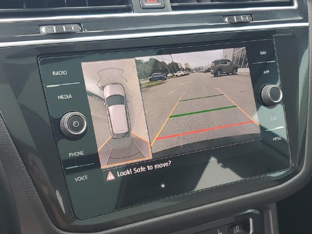 Used 2018 Volkswagen Tiguan SEL Premium AWD/4WD image 15