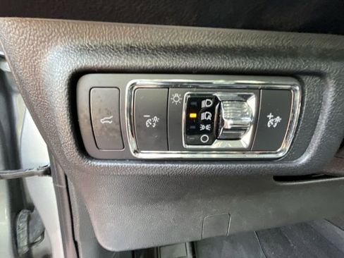 Used 2022 Lincoln Corsair FWD image 12