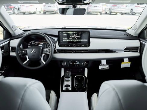 New 2026 Mitsubishi Outlander SE AWD/4WD image 32
