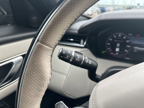 Used 2018 Land Rover Range Rover Velar R-Dynamic HSE image 15