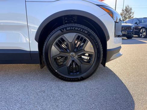 New 2026 Volvo EX30 Cross Country Ultra image 9