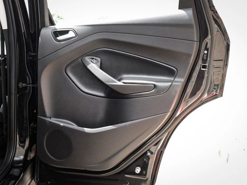 Used 2019 Ford Escape SE image 42