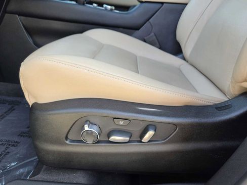 Used 2025 Cadillac XT4 Premium Luxury image 14