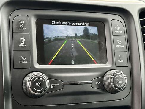 Used 2018 Jeep Cherokee Latitude AWD/4WD image 11