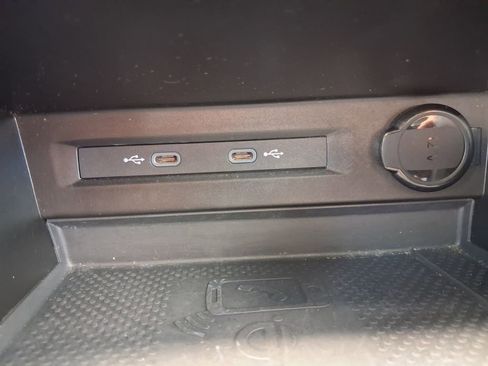 Used 2023 Volkswagen Tiguan SE w/ Panoramic Sunroof Package FWD image 33