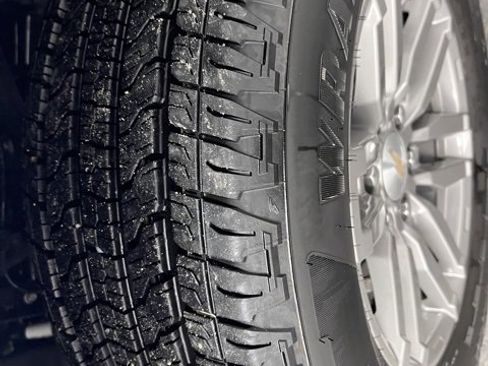 Used 2024 Chevrolet Colorado LT w/ LT Convenience Package II image 18