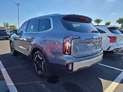 Used 2024 Kia Telluride EX image 7