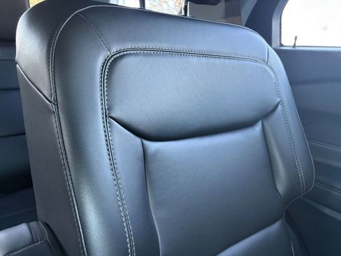 Used 2022 Ford Explorer XLT w/ Equipment Group 202A image 13