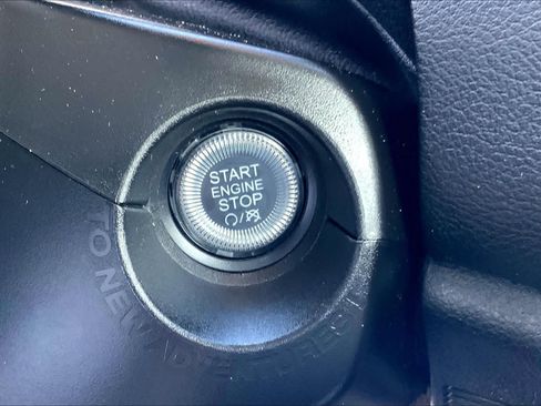 Used 2023 Jeep Renegade Latitude AWD/4WD image 30