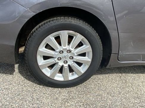 Used 2014 Toyota Sienna Limited w/ Limited Premium Package image 11