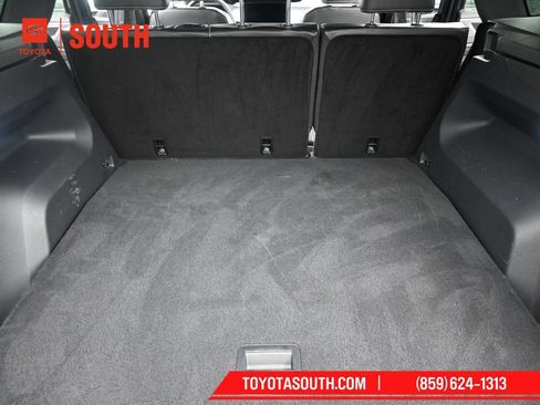 Used 2024 Volkswagen Atlas Cross Sport SE FWD image 17