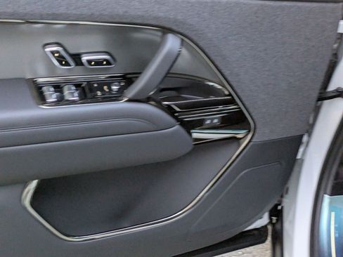 New 2026 Land Rover Range Rover Sport SE image 13