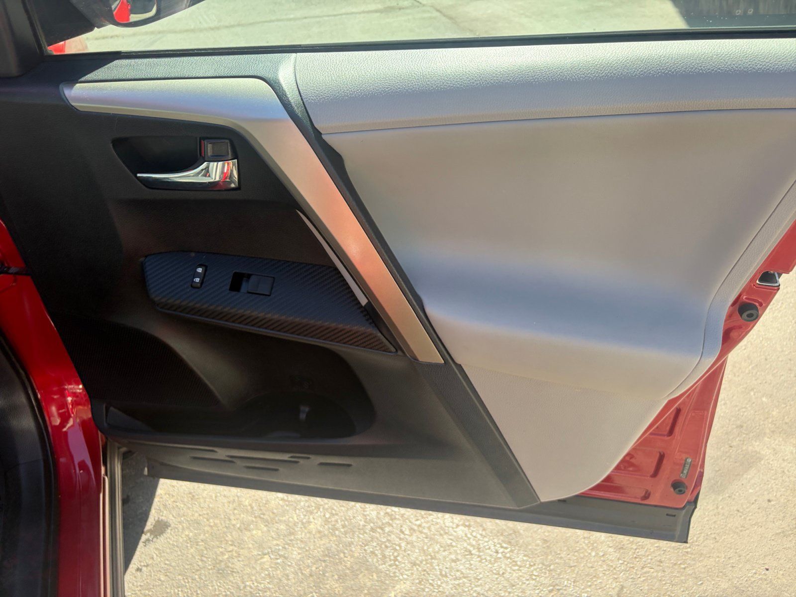 Used 2013 Toyota RAV4 Limited AWD/4WD image 22
