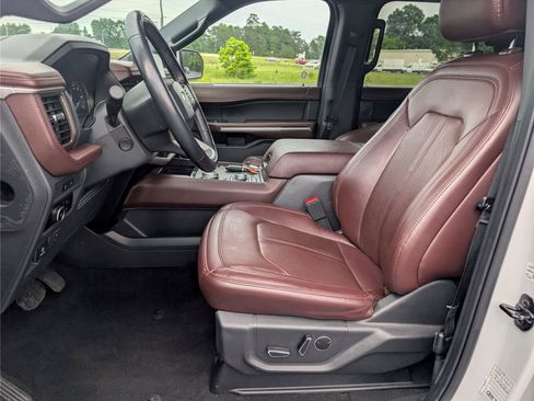 Used 2024 Ford Expedition Limited AWD/4WD image 10