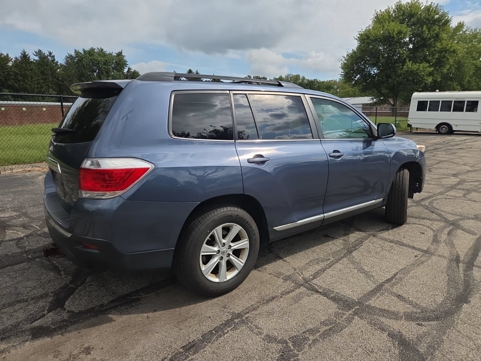 Used 2013 Toyota Highlander SE AWD/4WD image 8