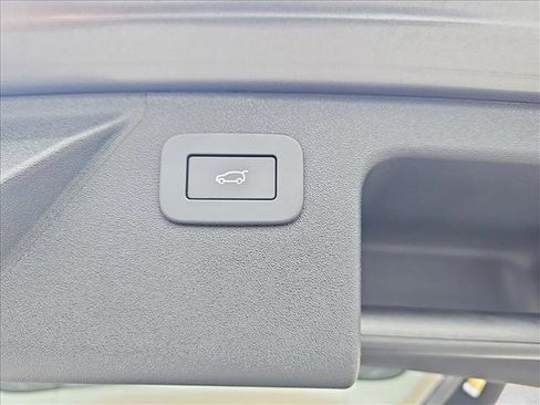 New 2025 Land Rover Discovery Sport S image 13