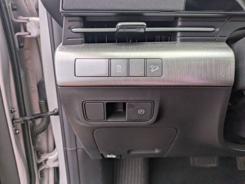 Used 2024 Hyundai Kona SEL AWD/4WD image 16