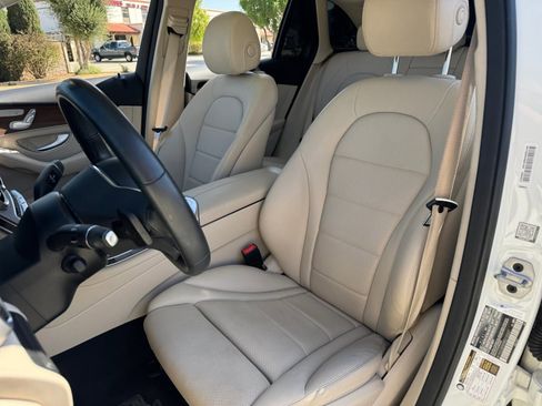 Used 2022 Mercedes-Benz GLC 300 4MATIC image 17