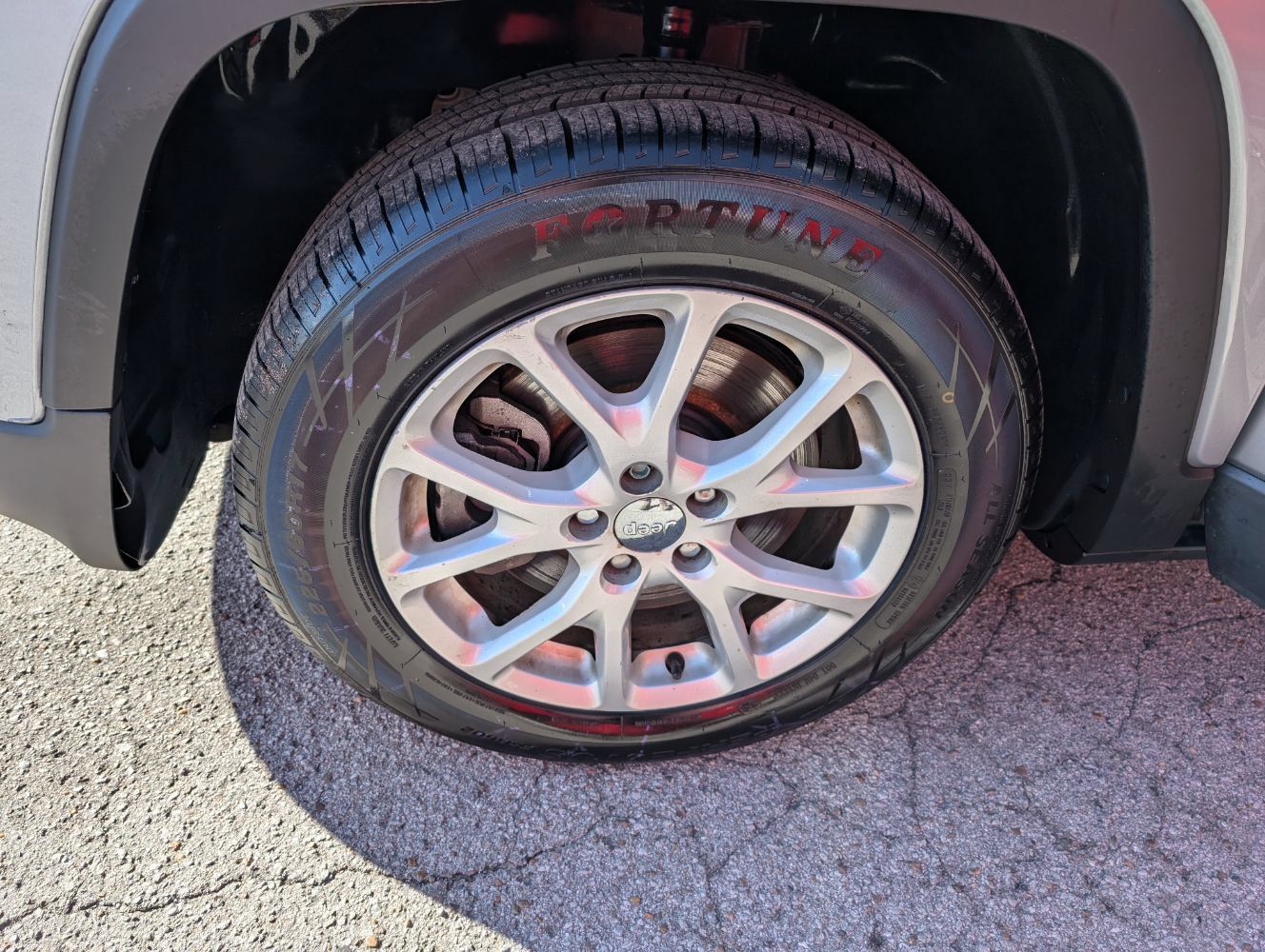 Used 2018 Jeep Cherokee Latitude FWD image 26