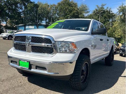 Used 2022 RAM 1500 Classic SLT image 3
