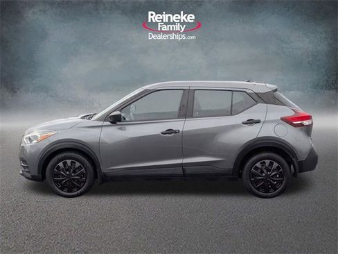 Used 2020 Nissan Kicks S image 9