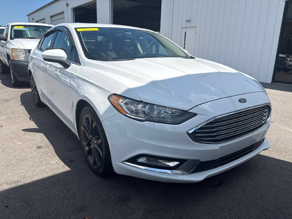 Used 2018 Ford Fusion SE w/ Equipment Group 201A FWD image 1