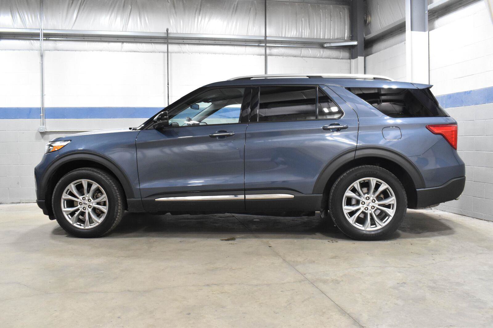 Used 2021 Ford Explorer Limited w/ Equipment Group 301A AWD/4WD image 22