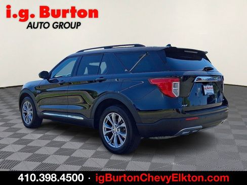 Used 2023 Ford Explorer XLT w/ Equipment Group 202A AWD/4WD image 4